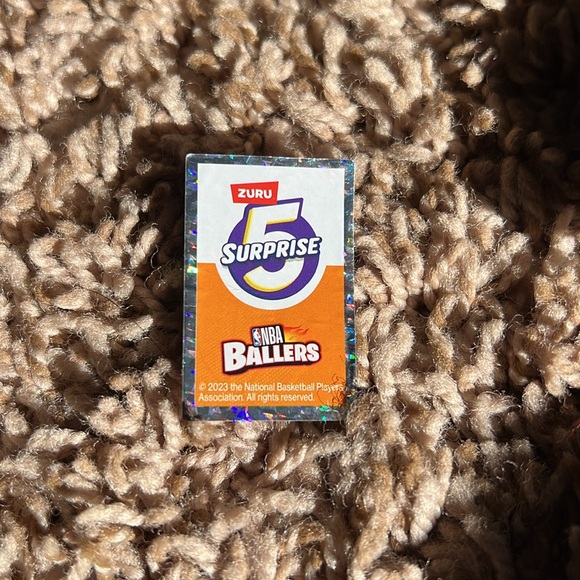 Zuru 5 Surprise Mini Brands NBA Ballers ULTRA RARE Lebron James - Picture 5 of 8